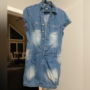 Cute summer jean dress, pair with a belt.
